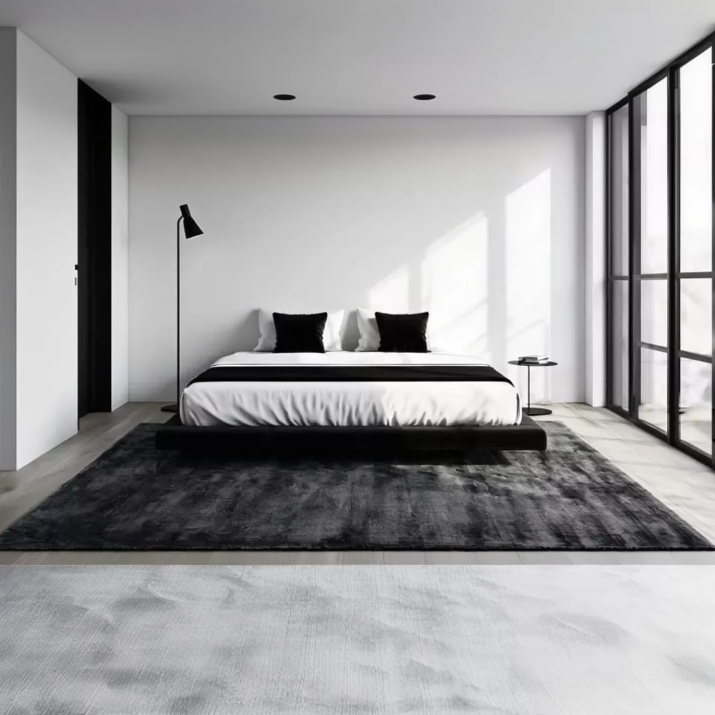 Chambre Urban Graphic avec grand tapis gris sombre, lit bas noir et blanc et grandes baies vitrées à montants noirs