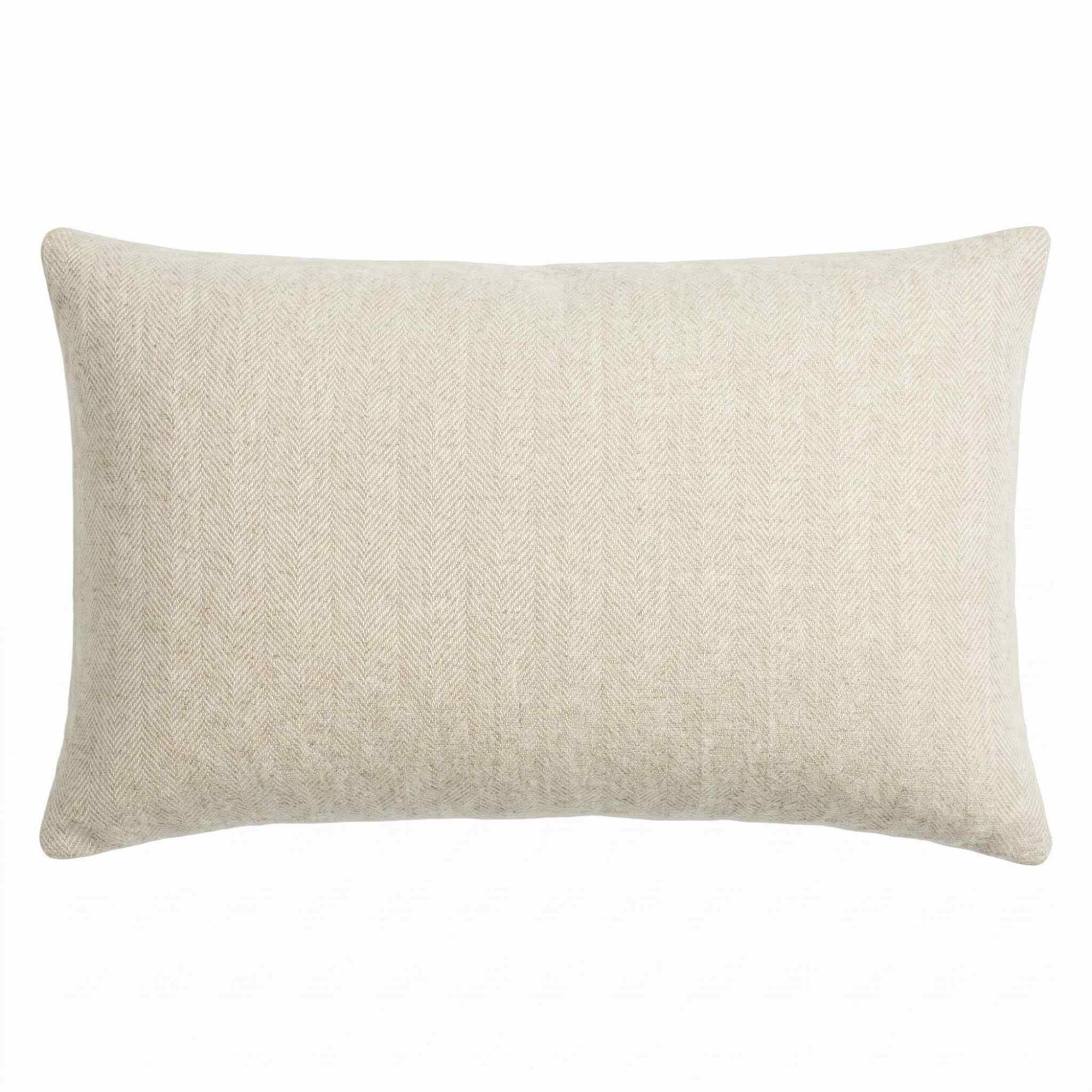 Coussin Saline mérinos cachemire écru 40 × 65 cm, surface chinée chevrons, fond blanc
