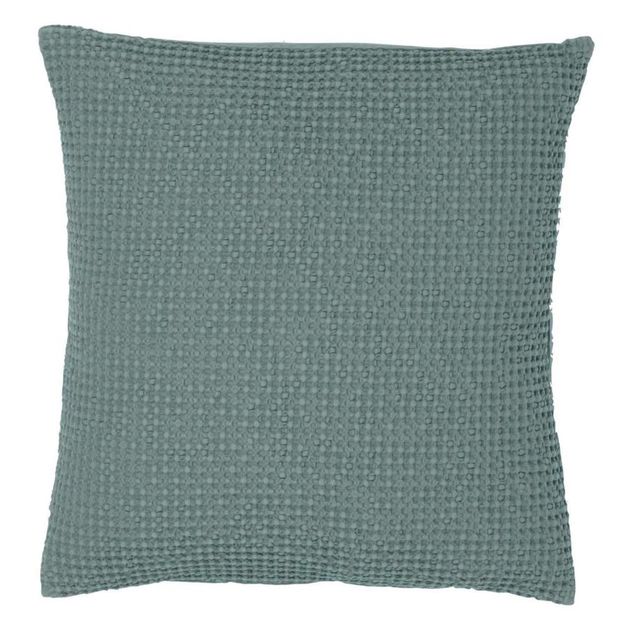 Coussin carré 45 × 45 cm en coton gaufré vert de gris, vue de face, texture waffle, fond blanc neutre