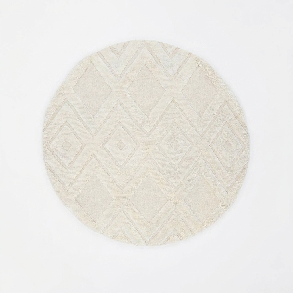 Tapis rond Lina en laine écru, vue de dessus, motif losanges sculptés ton sur ton, fond blanc