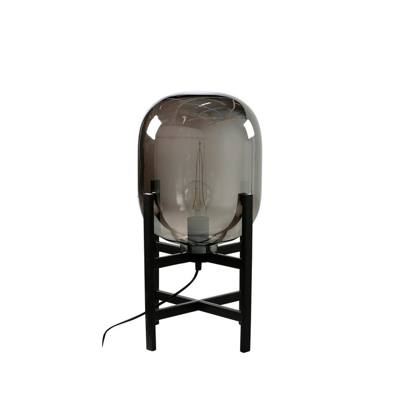 Lampe à poser dôme verre fumé sur châssis acier noir, vue de face, ampoule filament visible, fond blanc neutre