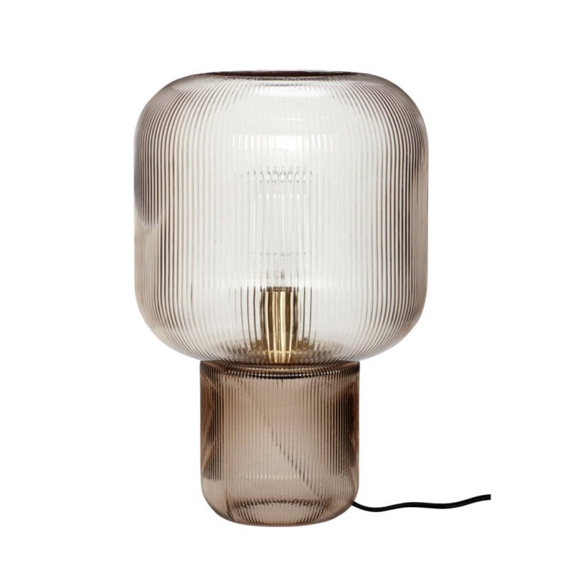 Lampe à poser verre cannelé brun fumé soufflé bouche sur fond neutre, abat-jour capsule et pied cylindrique.