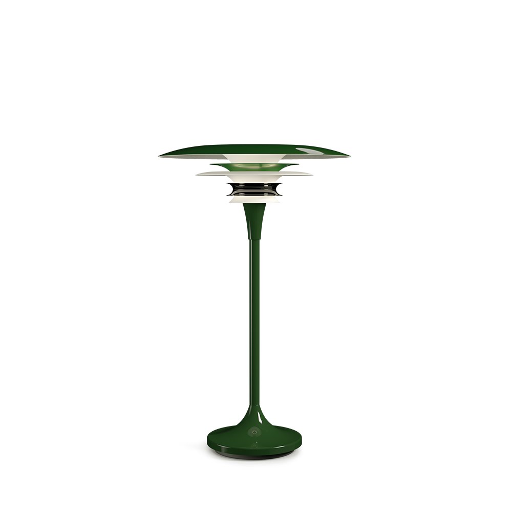 Lampe à poser en acier laqué vert forêt brillant, disques étagés et anneau chromé sur réflecteur blanc, sur fond neutre