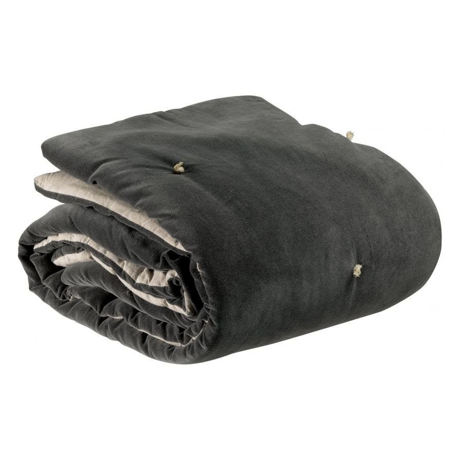Plaid en velours de coton matelassé à points noués, face anthracite profond et revers chambray écru, plié sur fond clair