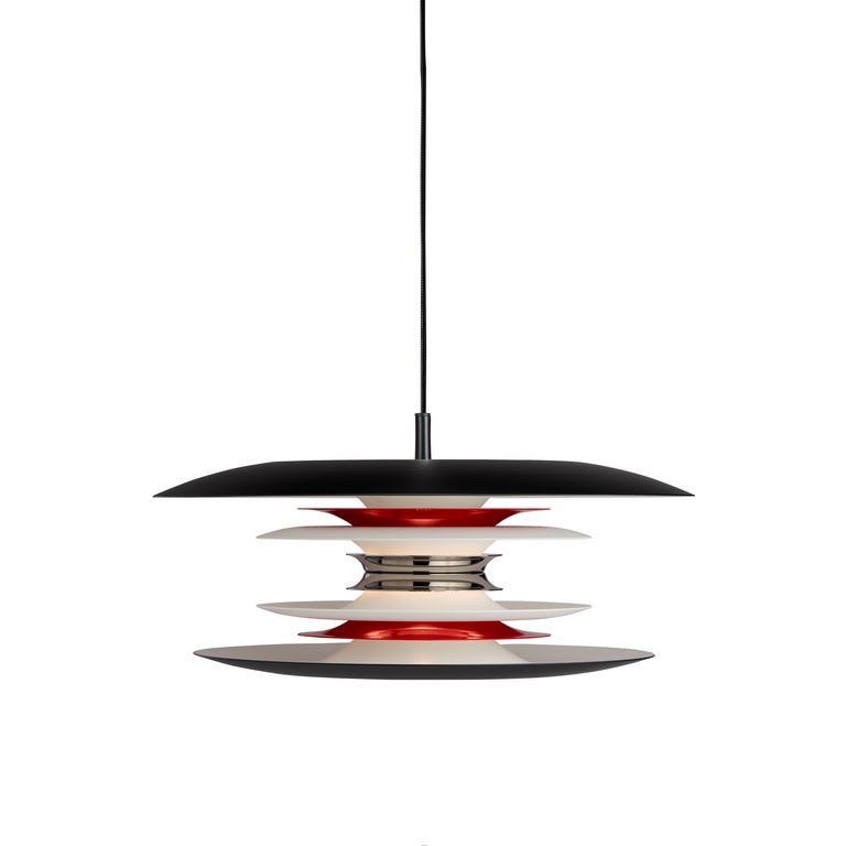 Suspension à disques métalliques étagés noir mat, rouge brillant et manchon chromé, vue d'ensemble sur fond blanc