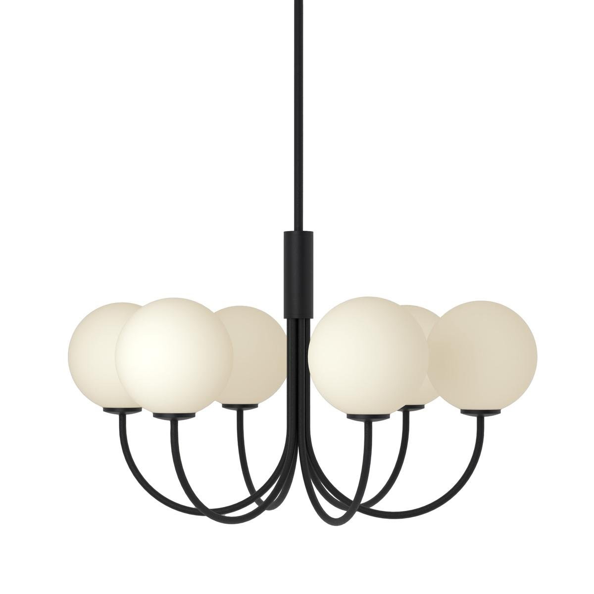 Lustre six globes opalin sur structure noir mat à six bras courbes radials, fond neutre uni