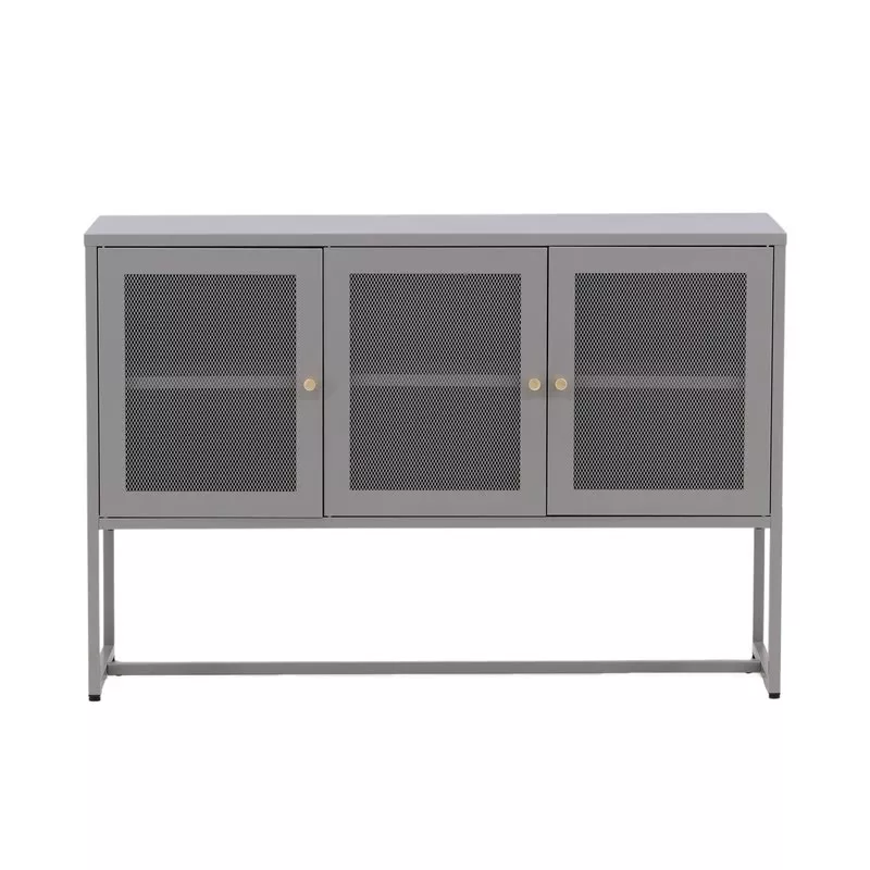 Buffet industriel métal en acier thermolaqué gris clair, trois portes mesh perforé et poignées laiton, vue de face.