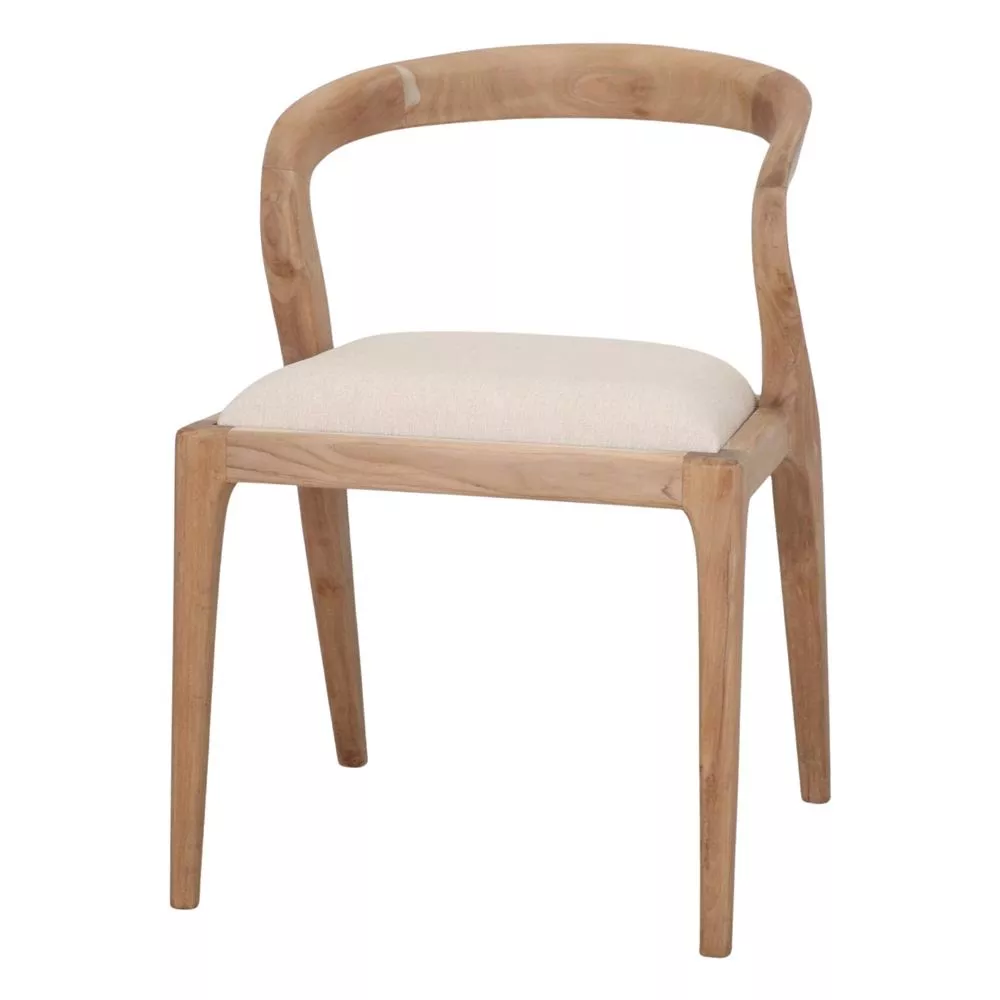 Chaise en teck massif au dossier courbe et assise tapissée tissu beige, vue de trois-quarts sur fond blanc