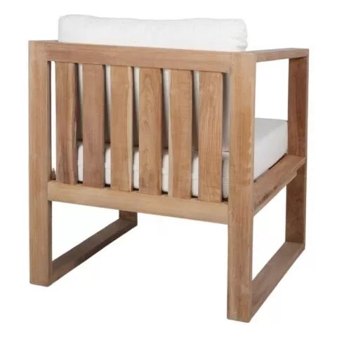 Fauteuil en teck massif blond, vue de dos, dossier à lattes verticales espacées, grain du bois blond brut visible, fond blanc