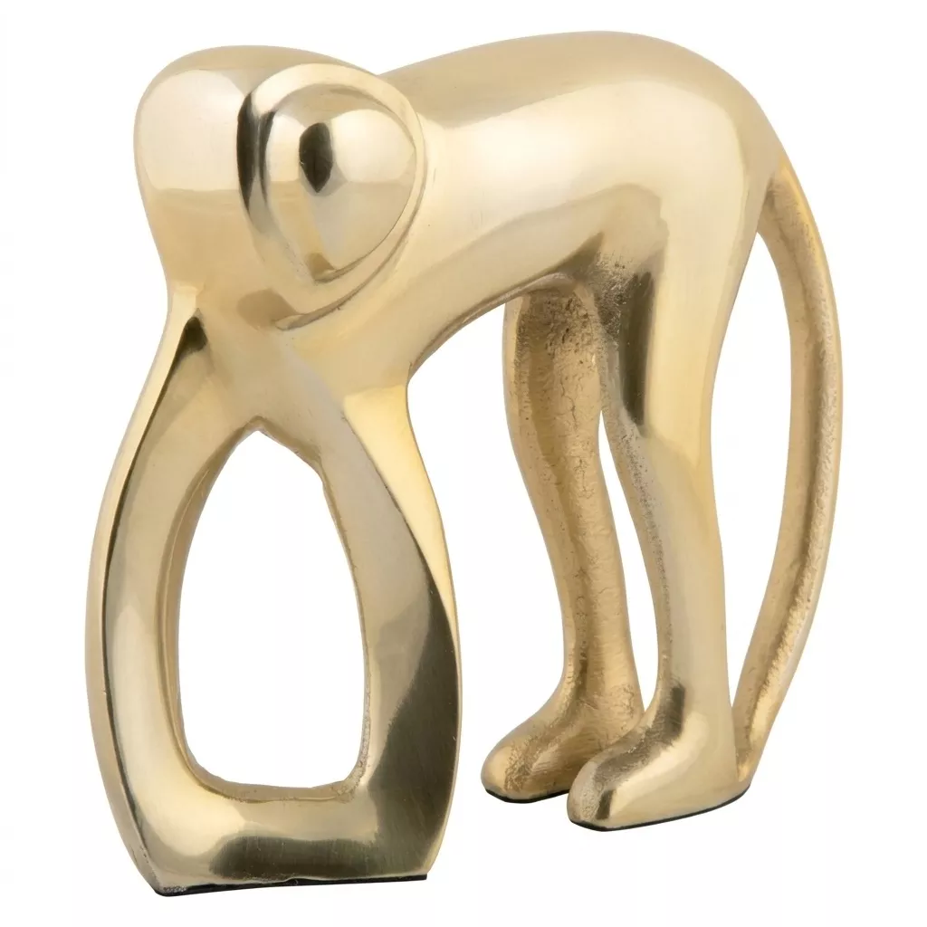 Sculpture de singe en aluminium doré poli miroir, vue de trois-quarts sur fond blanc neutre