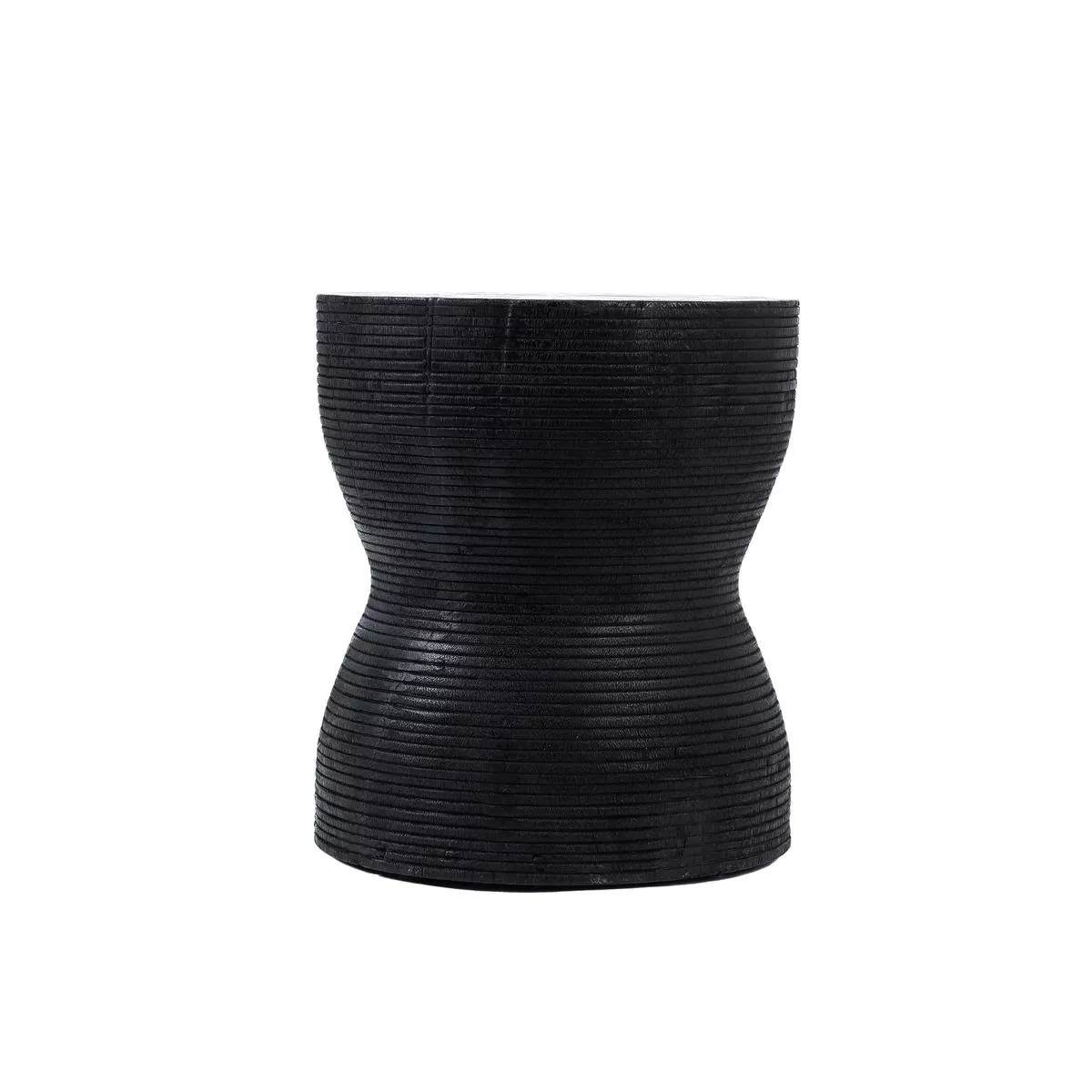Tabouret en bois massif noir mat, vue de face, surface finement striée et silhouette en sablier sur fond blanc