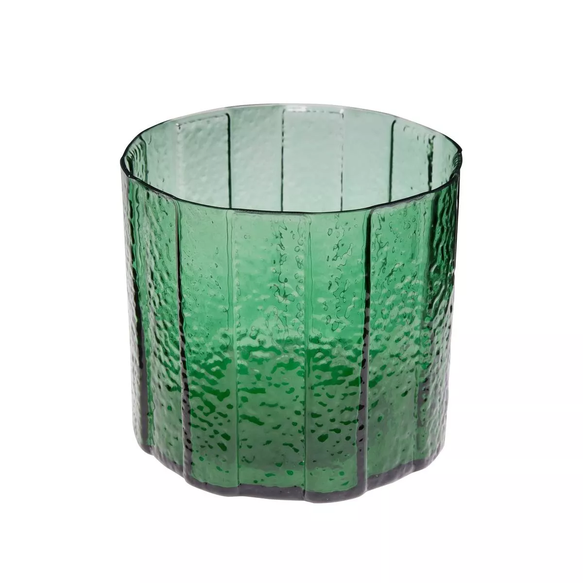 Grand vase en verre vert émeraude à pans verticaux et relief granité, vu de trois-quarts, sur fond neutre
