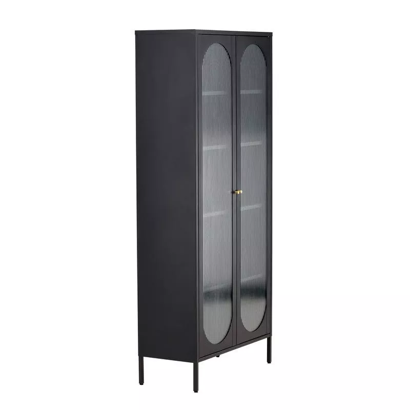 Vitrine en acier laqué noir mat, vue de trois-quarts, deux portes en verre cannelé et arches sculpturales, fond clair