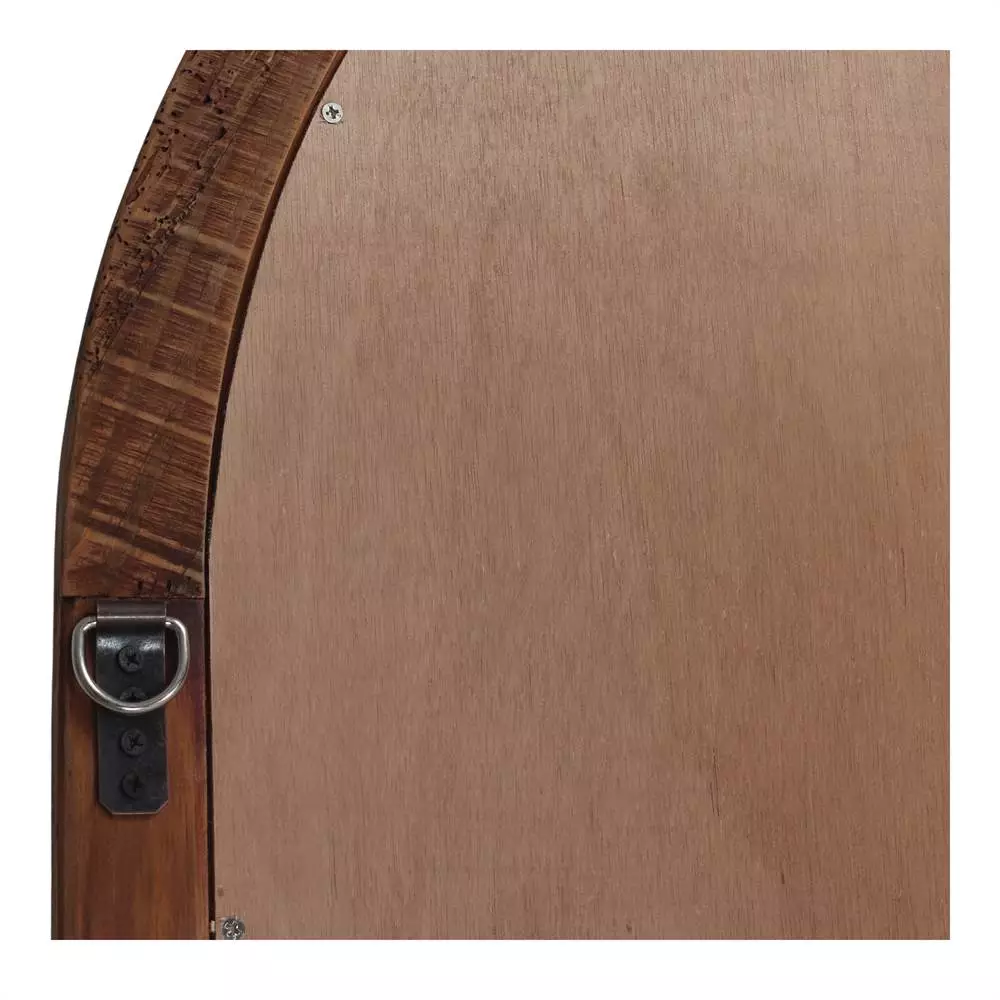 Détail de l'arrière du miroir cintré : attache métallique en D sur cadre bois recyclé patiné et panneau de fond.