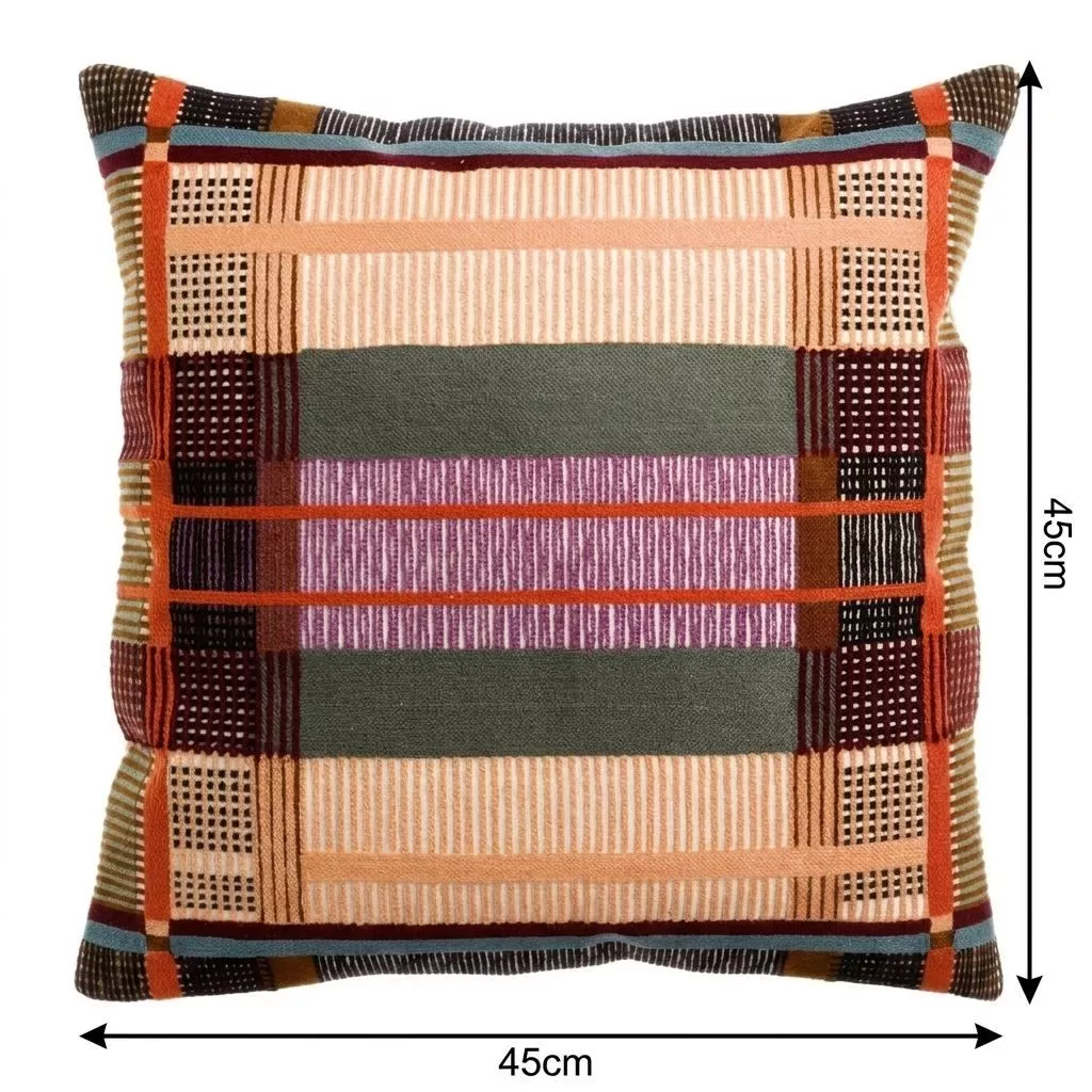 Schéma technique du coussin brodé avec cotes : Longueur 45 cm et Largeur 45 cm, motif géométrique patchwork multicolore