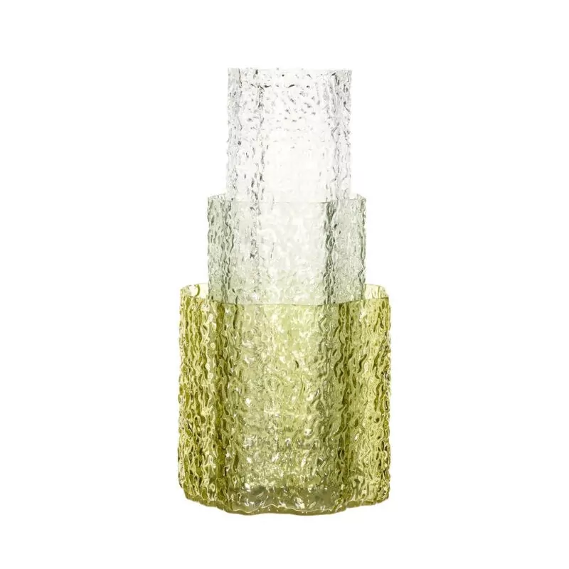Trio de vases en verre soufflé texturé emboîtés en tour, du vert olive à la base au transparent au sommet, sur fond blanc